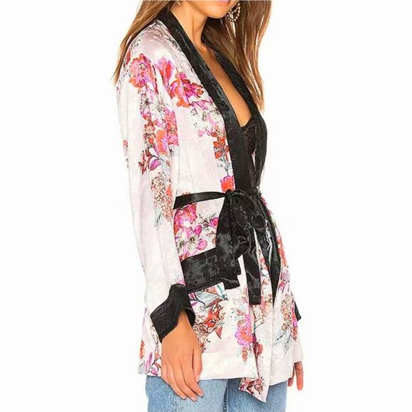 Free People Intimately Pale Pink Cream Multicolor Floral Kimono Bathrobe XS - Picture 1 of 15